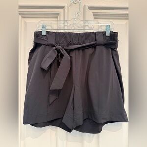 NWOT - Athleta Destination Shorts black